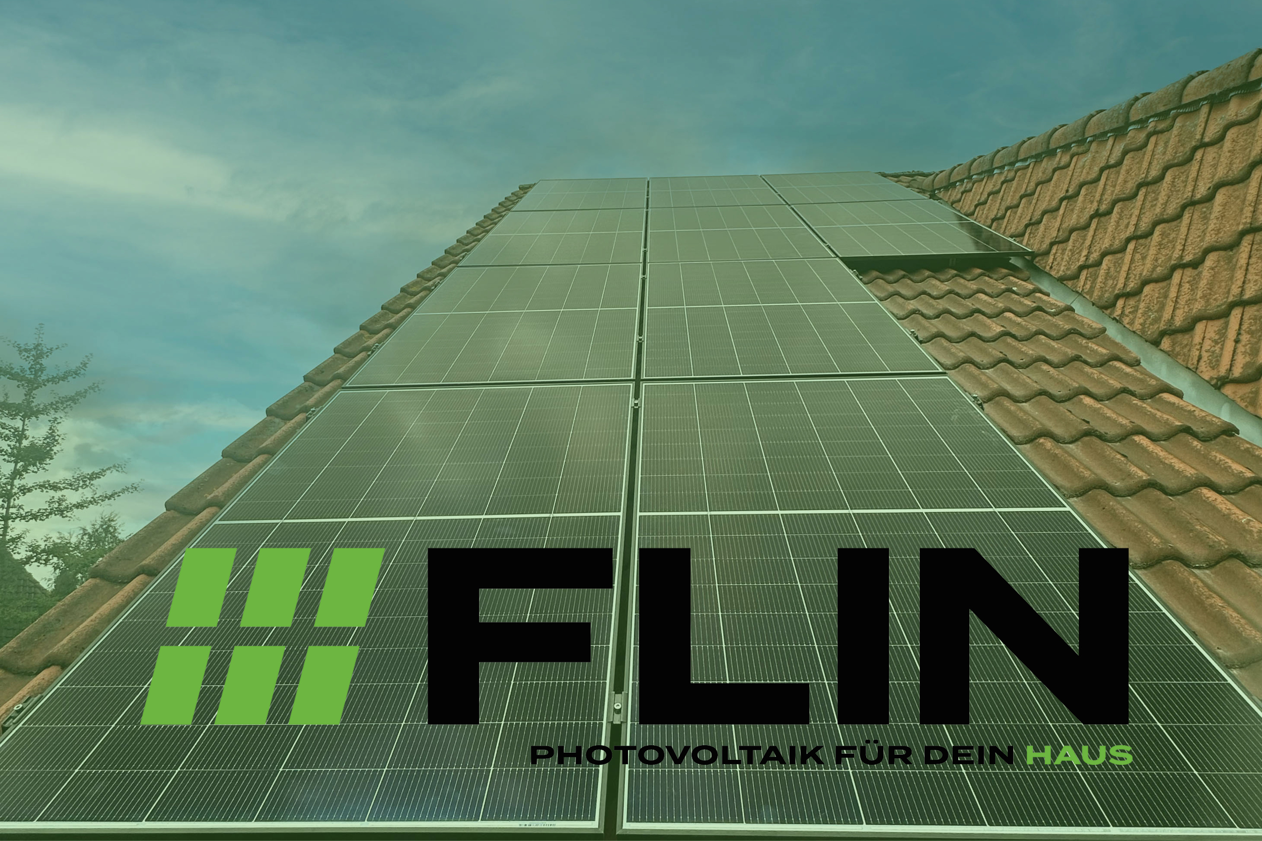 [Translate to English:] FLIN solar macht auch Photovoltaik-Anlagen für Hausdächer.